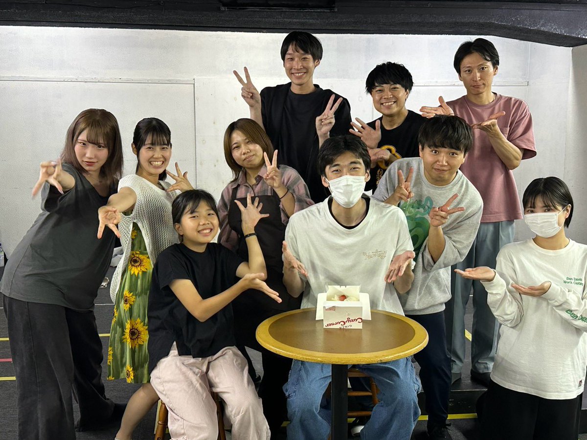 mymt_sena0926's tweet photo. 本日も #ひとレール の集中稽古でした！

誕生日をキャストの皆様に祝って貰えて
すごく幸せでございました！本当にありがとうございます😭

病み上がりでマスクしてますけど、本番までには完治させます💪
ですので、観に来る皆様は安心して楽しみにしてて下さい☺️ https://t.co/kkRvICxyle