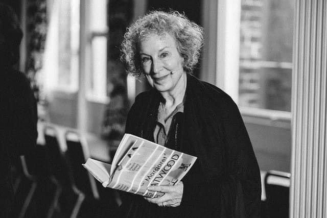 vanmutoka1's tweet photo. « Le désir d’être aimé est la dernière illusion ; abandonnez-le et vous serez libre. »
Margaret Atwood https://t.co/hjsGi92PuQ