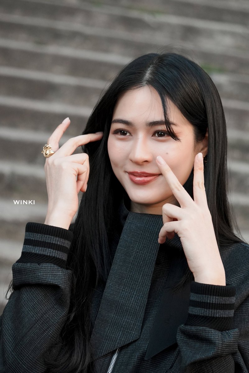 winkiloka_lo's tweet photo. I miss my daughter so much 🥹❤️

#LinglingKwong
#LinglingKwongXDiorSummer27
#DiorSummer27
#PFW https://t.co/TbwXFvbAAp