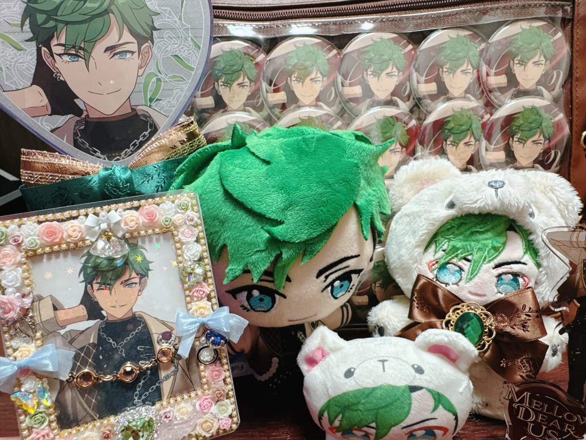a_ni_co_'s tweet photo. それから2、3枚目は、先日のショップにお邪魔しましてお迎えさせていただいた作品🤍🤍🫶🏻
どれもキラキラで本当に可愛すぎ🥹💎
ずっと言ってるけど縁なみなみが絵画の額縁みたいで本当に素敵✨✨
早く他の推しも撮りたい💗🫶🏻
素敵なご縁に本当に感謝です🌈💫
#のんのんケース 
#みせてのんのんケース https://t.co/z9ssl9FXHv