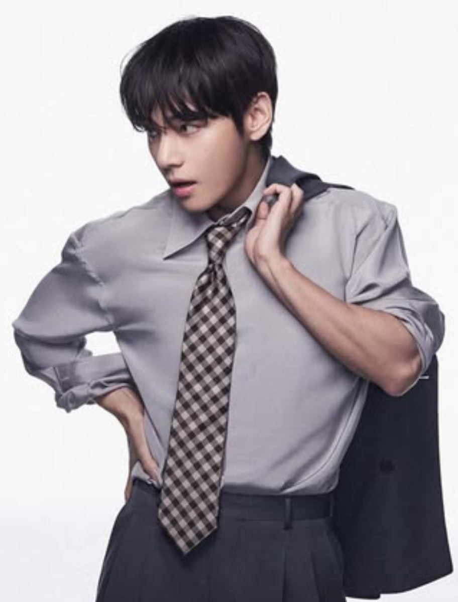 realmingbtw's tweet photo. THE IDOL                    HIS FANBOY https://t.co/7GLXX0AUQN
