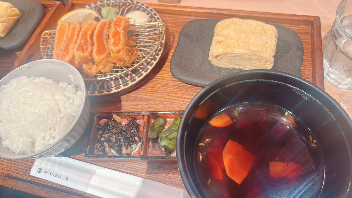 chaaaamcha's tweet photo. ｼﾙﾊﾞｰｳｨｰｸはｴｲｶﾞにﾜｶﾔﾏ更にｵｲｼｲからの🍖ﾒﾝで🍺そしてオンライン🎮に🏠でｴｲｶﾞ https://t.co/NeUwSRI1aD