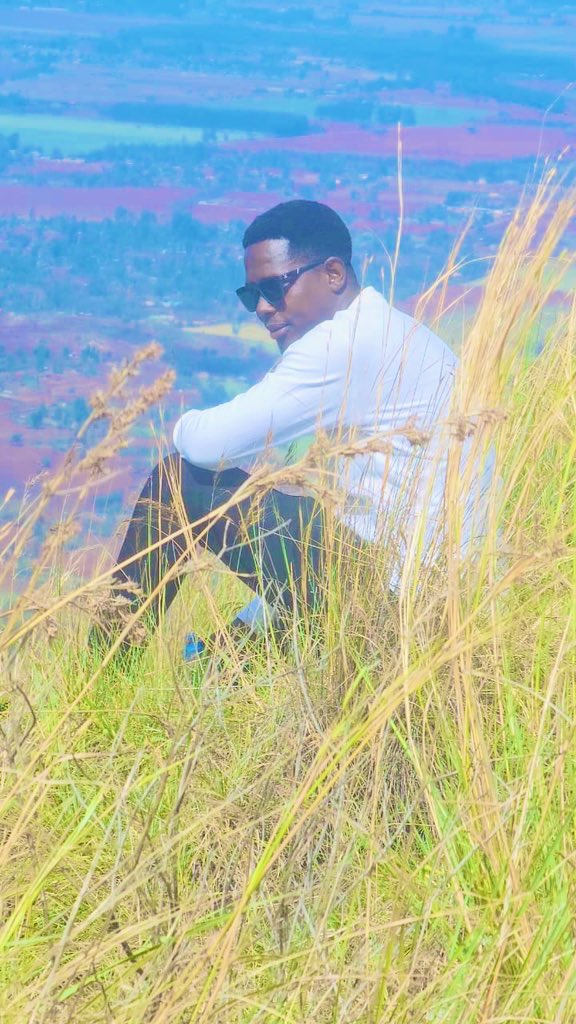 Perunomad's tweet photo. Postcard from Mt. Elgon National Park. 📍 Endebess bluff https://t.co/KMAkgVx0LD
