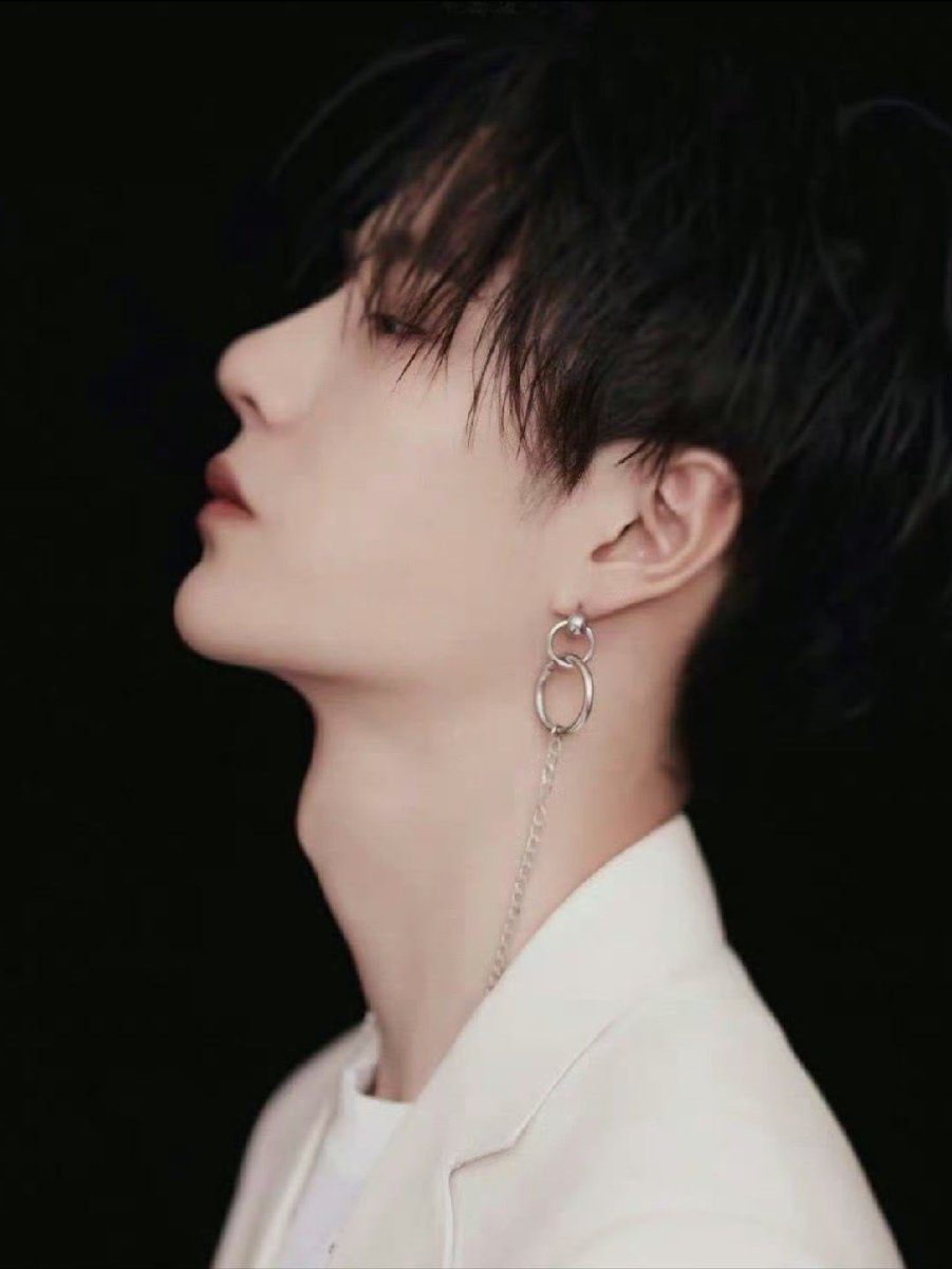 wxyzybxz's tweet photo. category: the best jawline https://t.co/HIAhVx0Ctp