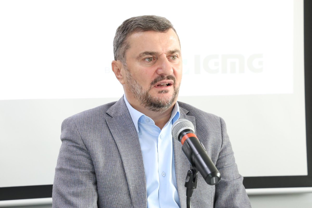 kemalerguen's tweet photo. Genel Merkezimizde düzenlediğimiz 2. Bölge Eğitim Başkanları Toplantısı’nda (BEBT), sahadaki eğitim yükünü omuzlayan kıymetli başkanlarımızla bir araya geldik. Eğitim çalışmalarımızı istişare edip kardeşlerimize hitap ettiğimiz bu toplantının hayırlara vesile olmasını diliyorum. Nesillerimizin inşası için fedakârca gayret gösteren tüm eğitimcilerimize yürekten teşekkür ediyor, çalışmalarında başarılar diliyorum.