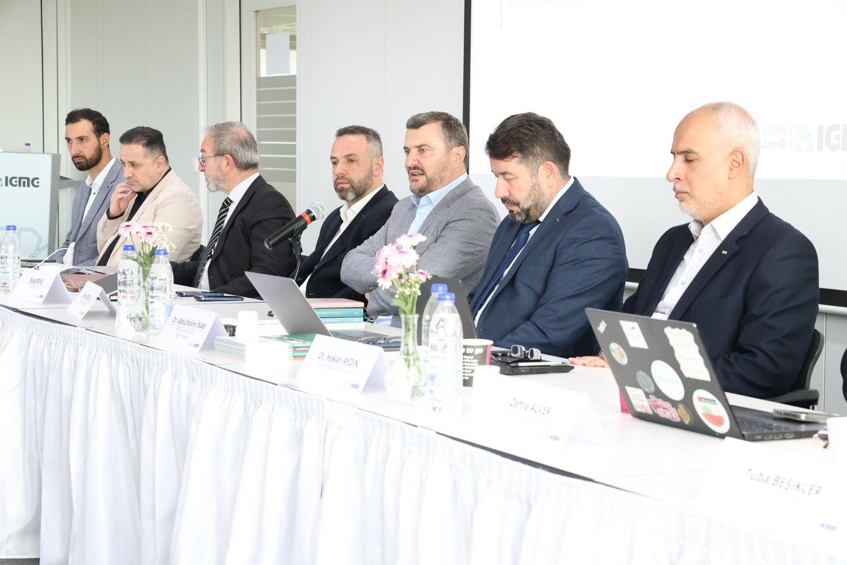 kemalerguen's tweet photo. Genel Merkezimizde düzenlediğimiz 2. Bölge Eğitim Başkanları Toplantısı’nda (BEBT), sahadaki eğitim yükünü omuzlayan kıymetli başkanlarımızla bir araya geldik. Eğitim çalışmalarımızı istişare edip kardeşlerimize hitap ettiğimiz bu toplantının hayırlara vesile olmasını diliyorum. Nesillerimizin inşası için fedakârca gayret gösteren tüm eğitimcilerimize yürekten teşekkür ediyor, çalışmalarında başarılar diliyorum.