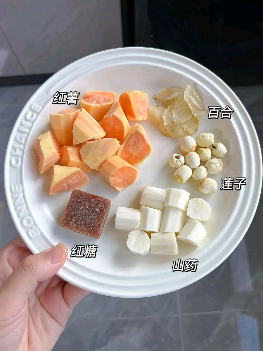 MaxiJordan's tweet photo. It’s hot! The warm soup makes my day—slurp, savor, repeat. https://t.co/lQTM8QwKzK