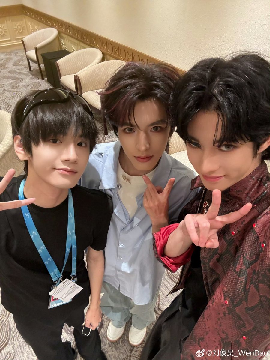 secret_fksn's tweet photo. The perfect trio
Or the couple and the third wheel🫣

Still, I am truly thankful to you, Wen Dao, for bringing Ollie and Shuyuan together.💜💙 https://t.co/xCyhOjm0Jz