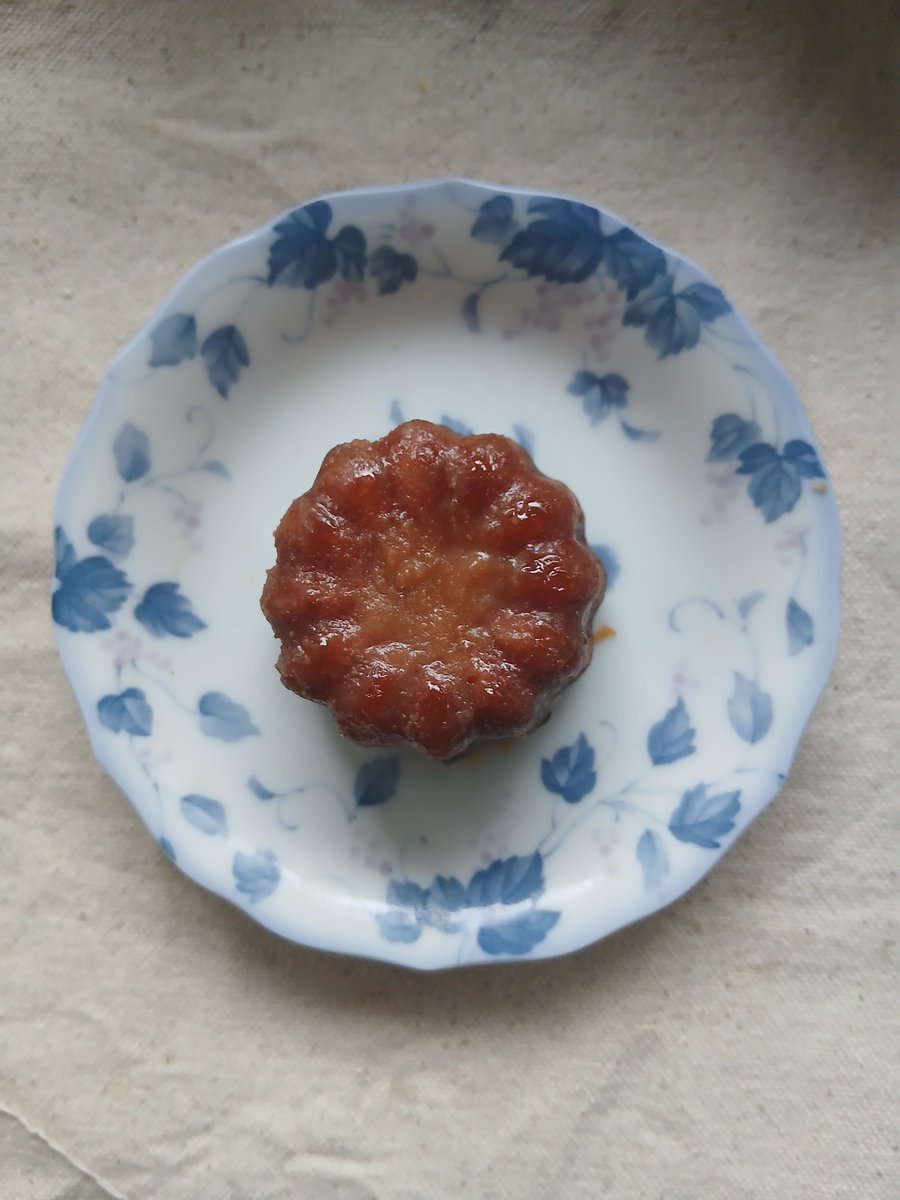 paruv0's tweet photo. ファミマでおいものパウンドケーキとおいものカヌレを収穫🍠

🍠パウンドケーキは生地はしっとり
中には刻まれたおいもがごろごろ練り込まれていて食感が楽しい
おいもの優しい味がするパウンドケーキ

🍠カヌレは上のキャラメルソースが超濃厚で生地はしっとりでおいもの甘味が凄い
おいもとキャラメルソースの相性が良すぎて美味しかった😋

#ファミリーマート
#スイーツ
