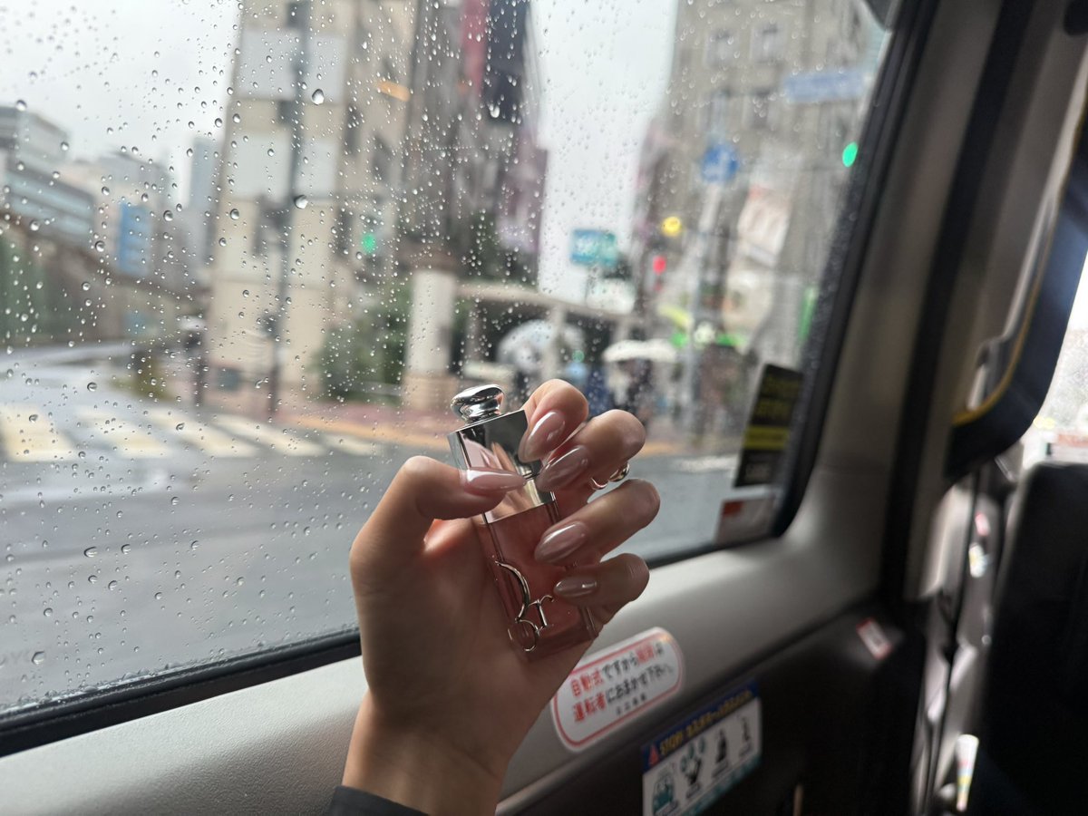 onlyaddressik's tweet photo. 비온다......아주늦은네일자랑 https://t.co/omrS9Bq6Yi