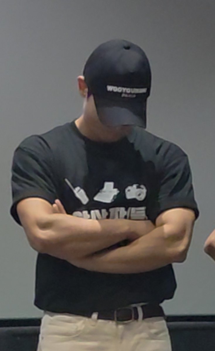x__xj1n's tweet photo. 팔뚝 미쳤네 https://t.co/BykSbmSE9T