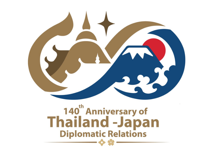 JAPANEXPO_THAI's tweet photo. 🇹🇭🇯🇵 JAPAN EXPO THAILAND ขอร่วมแสดงความยินดี
กับ คุณพิเชษฐ์พล ไทยประสงค์ ผู้ชนะการประกวดออกแบบตราสัญลักษณ์ 140 ปี ความสัมพันธ์ทางการทูตไทย–ญี่ปุ่น 🎉

ภายใต้แนวคิด “มิตรภาพที่ยั่งยืน” (Enduring Friendship)
ผ่านสัญลักษณ์ ∞ ที่สะท้อนถึงมิตรภาพและความสัมพันธ์ระหว่างสองประเทศที่ดำเนินต่อไปอย่างไม่มีที่สิ้นสุด

เช่นเดียวกับสัญลักษณ์ของ JAPAN EXPO THAILAND ซึ่งเป็นสิ่งที่เราสื่อสารและเชื่อเสมอว่า มิตรภาพระหว่างไทยและญี่ปุ่นจะคงอยู่และเติบโตต่อไป…ตลอดไป ∞ 

140 Years of Enduring Friendship
🇹🇭 Thailand × Japan 🇯🇵

#日タイ修好140周年 #JAPANEXPOTHAILAND #ThailandJapan140 #140YearsThailandJapan 
 https://t.co/24w88I5Ez6