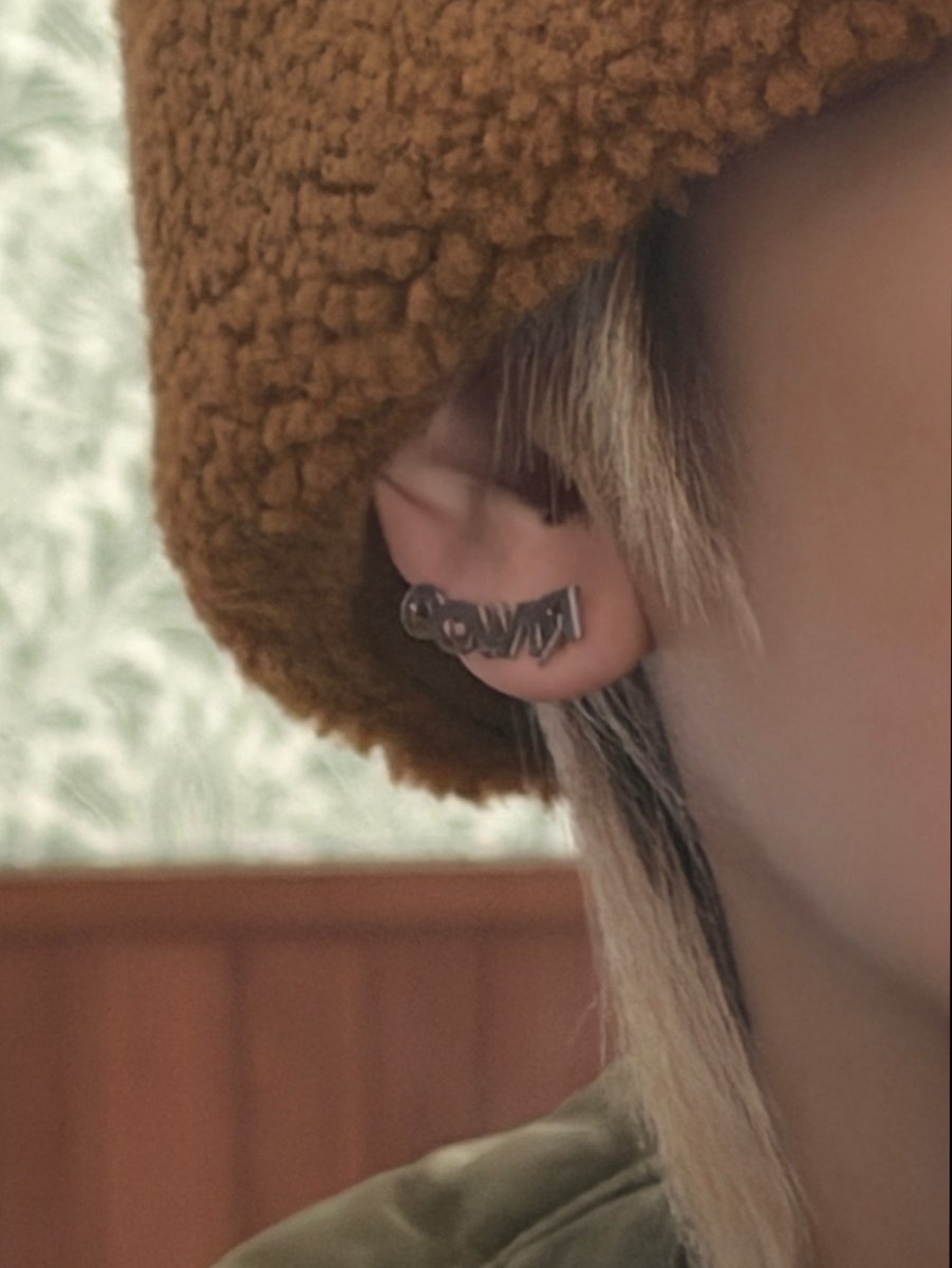 bbibbiriwoo's tweet photo. his earrings 🥺
"riwoo ♡ onedoor" https://t.co/EIerx9vVEp