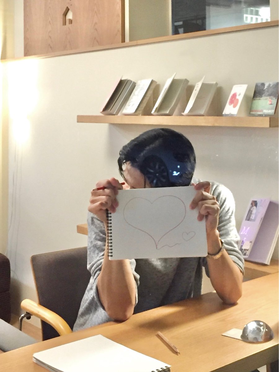 unnuung's tweet photo. 이 남자 애교 어떡하지 https://t.co/Rm8lv0HUQI