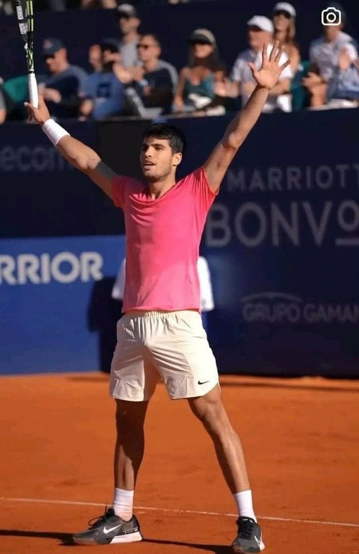 Mossmoviesjo's tweet photo. professional tennis player Carlos Alcaraz celebrating on a red clay court..... https://t.co/O2JADIoWqQ