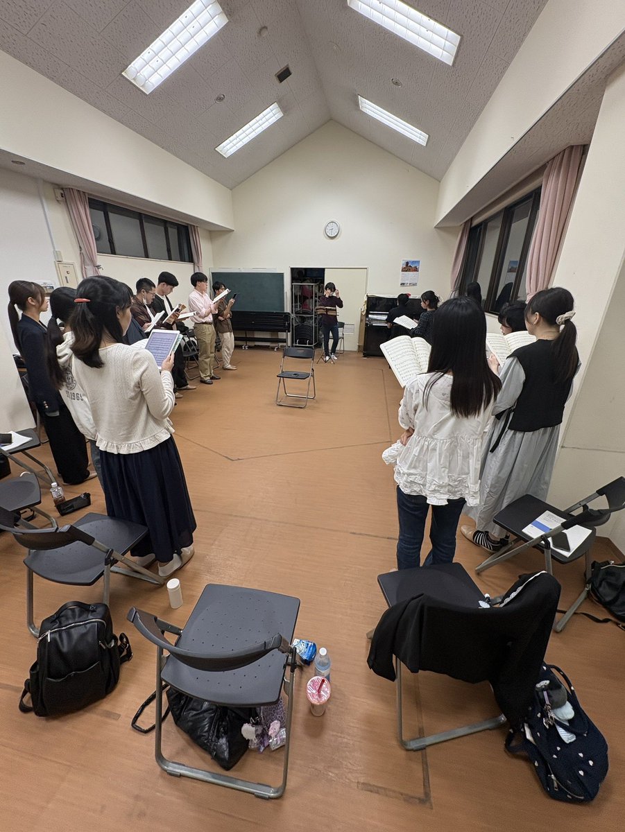forest_chorus23's tweet photo. 今日は練習日でした！
「かなでるからだ」と「みやこわすれ」を練習いたしました‼️

頑張りましょう👍👍👍 https://t.co/teXj6B4Ofb