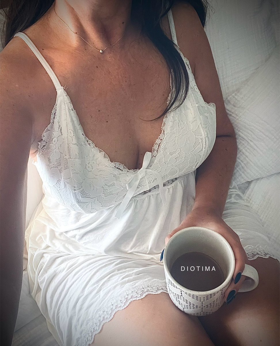 DiotimaDreams's tweet photo. Woke up like this 🤍☕️ https://t.co/lFP2a21Kiz