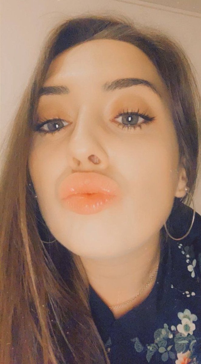 alez4k's tweet photo. La petite Marie une bonne sal*** qui sert de copine a un abonné #irl #slut https://t.co/h0U827DprQ