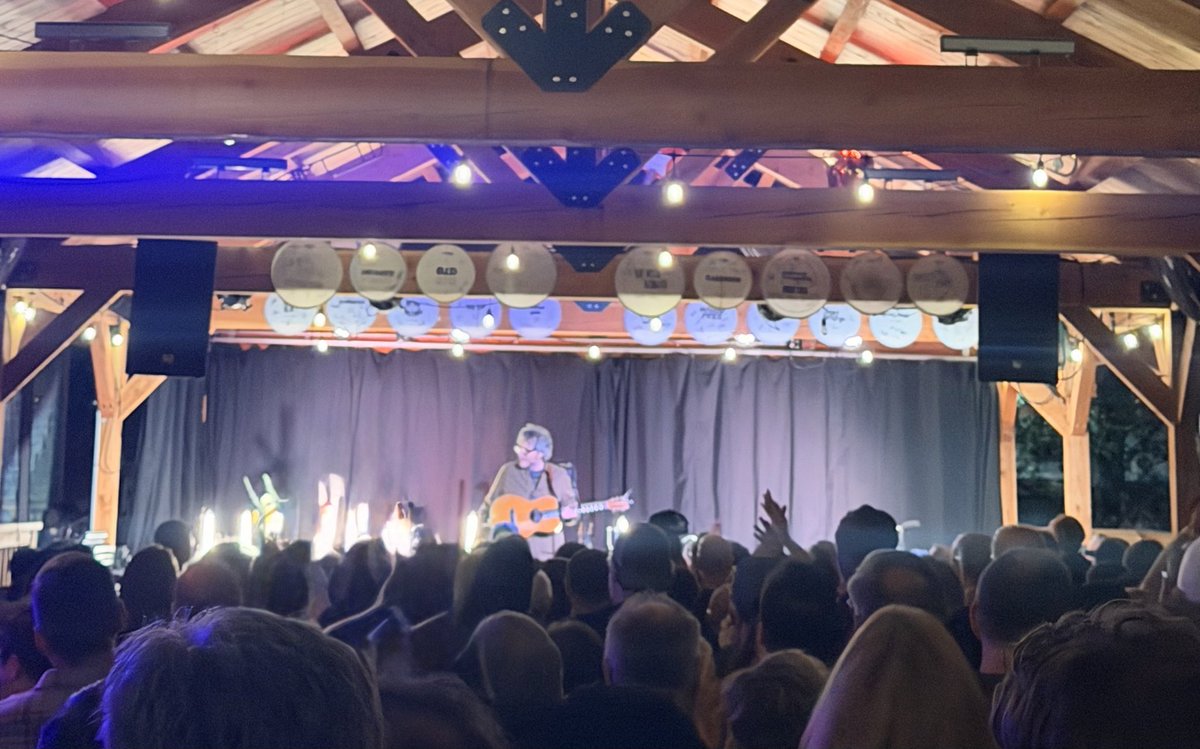Kubudean's tweet photo. Wonderful evening @FitzGeraldsClub for Jeff Tweedy last night. Always a great vibe here! https://t.co/31Wz8wB6sg