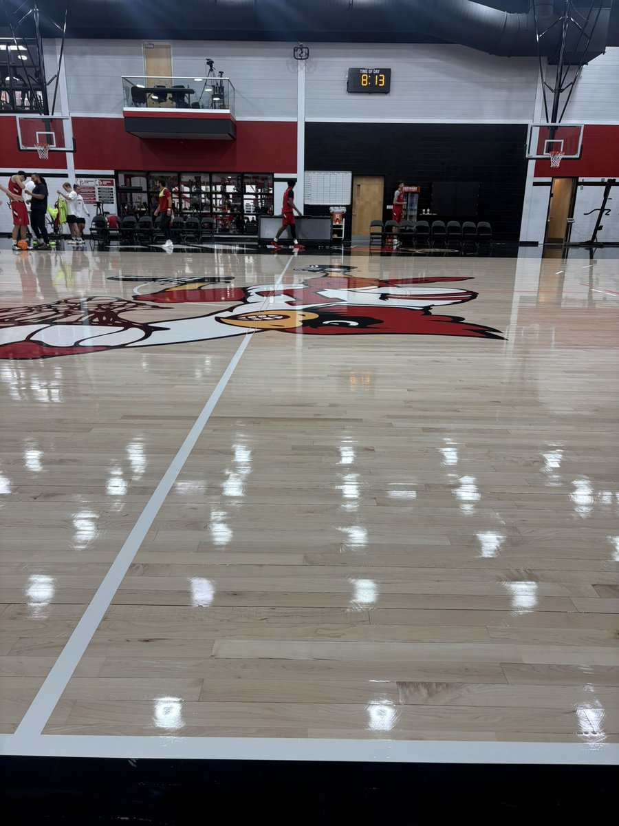 BabyLuka15's tweet photo. Cards fans what’s up?! 🔴⚪️⚫️
#Unofficial #TheVille #GoCards https://t.co/iZpDYnLIaf