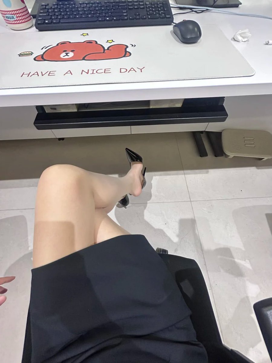 alattempur's tweet photo. 90后汽车销售。
工作的时候只聊车。
下班以后……可以聊点不方便上班聊的。🙂 https://t.co/sss3O1iymv