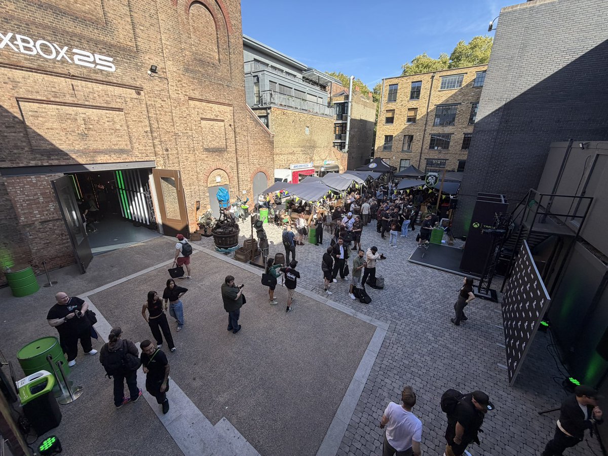 majornelson's tweet photo. XBOX FanFest in London has begun. Beautiful weather for a day to celebrate the 25th Anniversary with a few hundred fans. https://t.co/aCh1h7W3mX