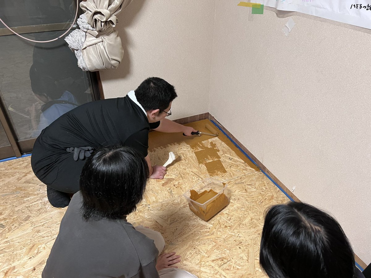 BugHub_aukko's tweet photo. 床塗装完了して、カオスワンダーランドはようやくたまり場性を取り戻した https://t.co/suIjKZoKjM