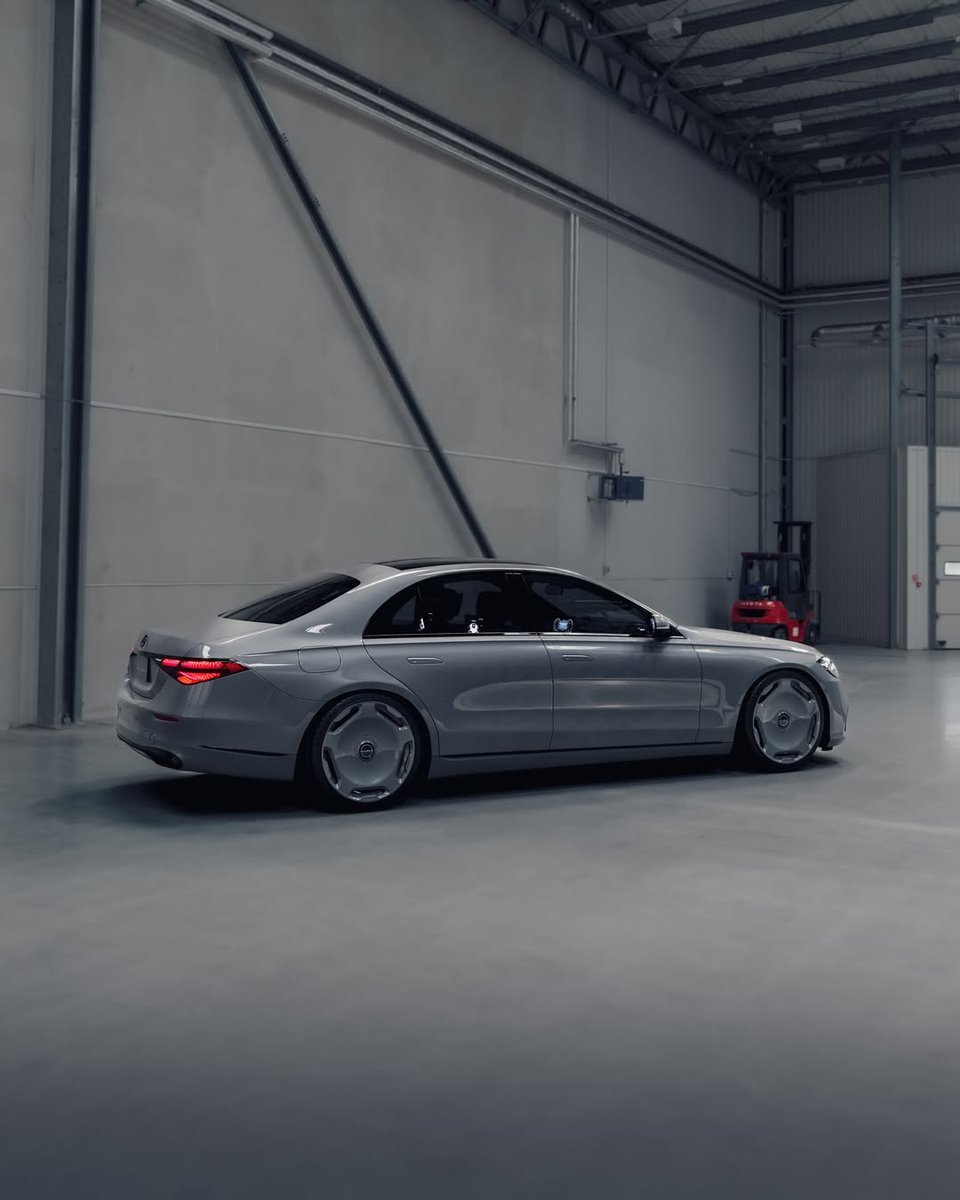 ApexDistrictX's tweet photo. the Mercedes-Benz S Class // a class above the rest. https://t.co/N2oaHT3vcN