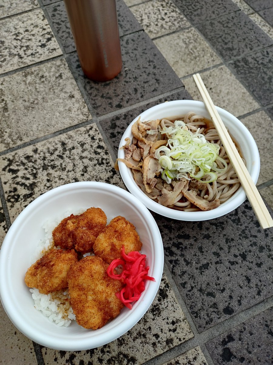 twill_a's tweet photo. {んだスタの美味しいもの}
2026.09.26
第8節　サガン鳥栖戦

なぎ・なぎ
最強セット
肉そば+ソースチキンカツ丼

ハハハ
以外とあっさり食べちゃいました
ハハハ
おなかがすいたら跳べませんからね https://t.co/G7sevylzjH