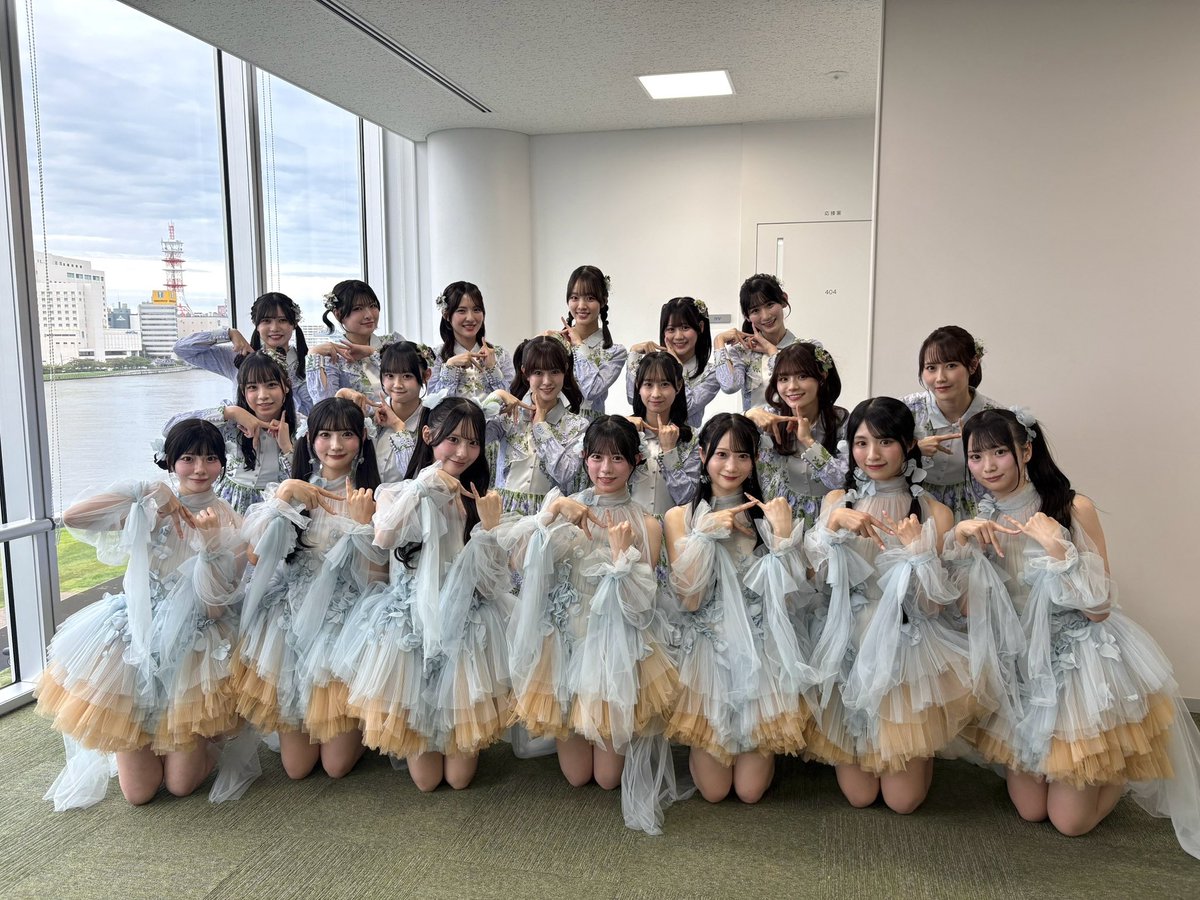 nana_isozaki's tweet photo. 橋本真希さんとお写真撮らせていただきました🥹

ずっと一方的に拝見していたので、今日こうしてお会いできたことが嬉しくて…！

皆さんとっても素敵でキラキラしていて、私ももっと頑張りたいなと思いました✨️

またお会いできますように！
ありがとうございました♡

#RainTree さん
#NSTまつり https://t.co/zhpctnV41N