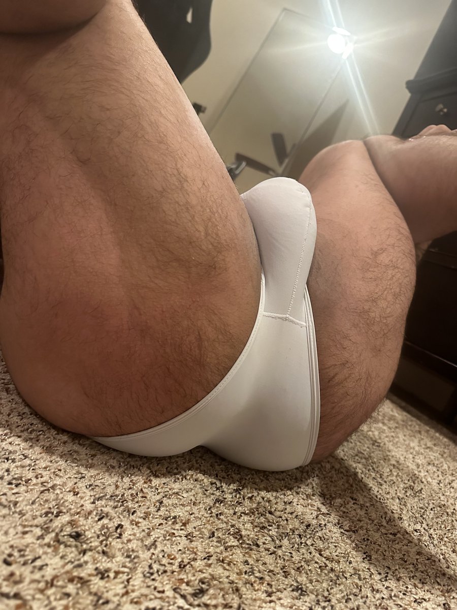 diplomat4713's tweet photo. You like my big bum ? https://t.co/maGiOw6W25