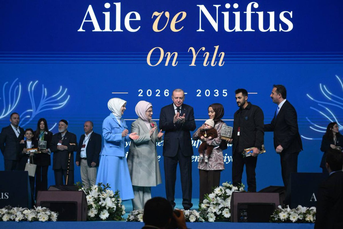 brtbulut74's tweet photo. İl emri mağdurları soruyor: @Yusuf__Tekin aile birliğini yok sayarak evlilikleri bitirmemizi mi, ayrılmamızı mı istiyor? ⚖️ @eczozgurozel @Suat_Ozcagdas @alimahir @veliagbaba @cenginyurt52 @ComezTurhan #BakanVarGörenYok 🥀 https://t.co/HpNbRmZniE