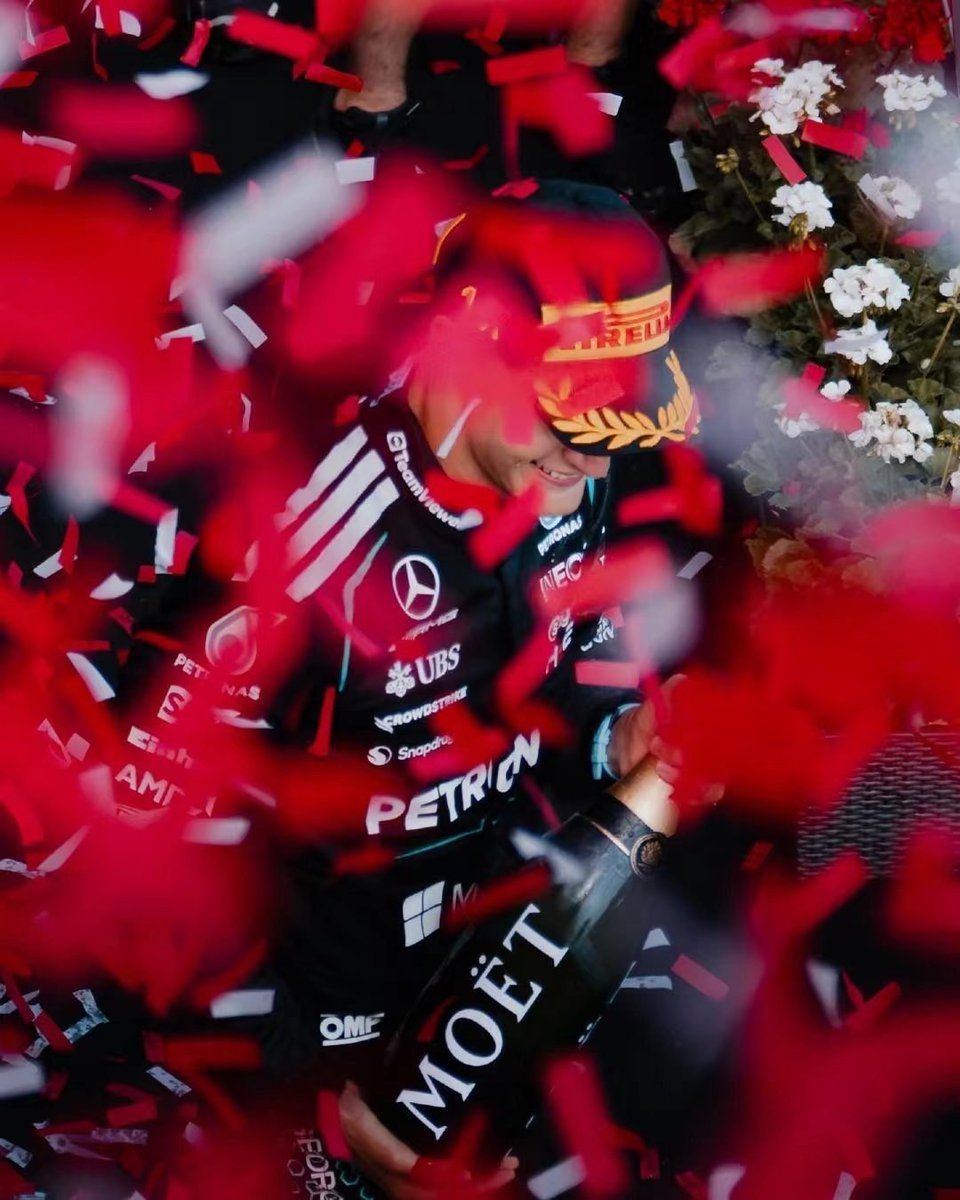 daltonysm's tweet photo. las dos veces que checo y george coincidieron en día de medios, george ganó la carrera. 👀

el poder del chessell. https://t.co/yIgmrSu0ea