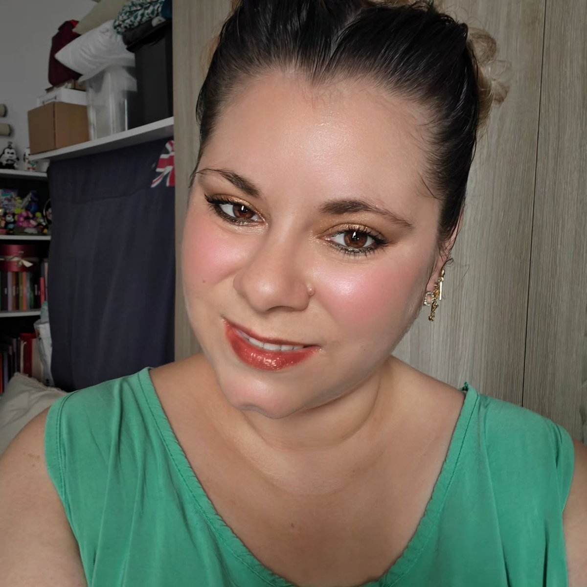 IanKozatek's tweet photo. Learning to love every version of yourself, celebrating life’s little joys, and moving forward with confidence. True beauty begins when we stop seeking perfection and simply choose to be ourselves. Products used: W7 Makeup UK, I Am Klean, Paese https://t.co/Ogmmo3WxMw