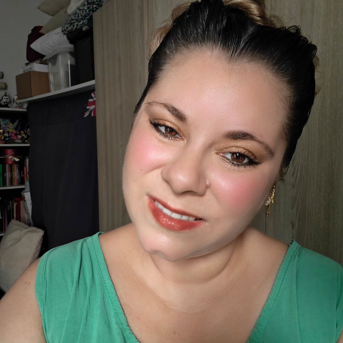 IanKozatek's tweet photo. Learning to love every version of yourself, celebrating life’s little joys, and moving forward with confidence. True beauty begins when we stop seeking perfection and simply choose to be ourselves. Products used: W7 Makeup UK, I Am Klean, Paese https://t.co/Ogmmo3WxMw