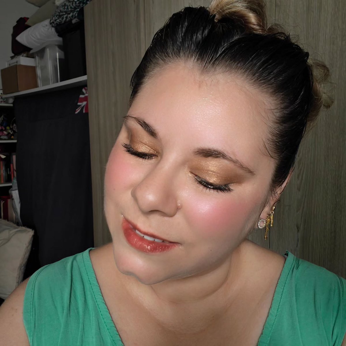 IanKozatek's tweet photo. Learning to love every version of yourself, celebrating life’s little joys, and moving forward with confidence. True beauty begins when we stop seeking perfection and simply choose to be ourselves. Products used: W7 Makeup UK, I Am Klean, Paese https://t.co/Ogmmo3WxMw