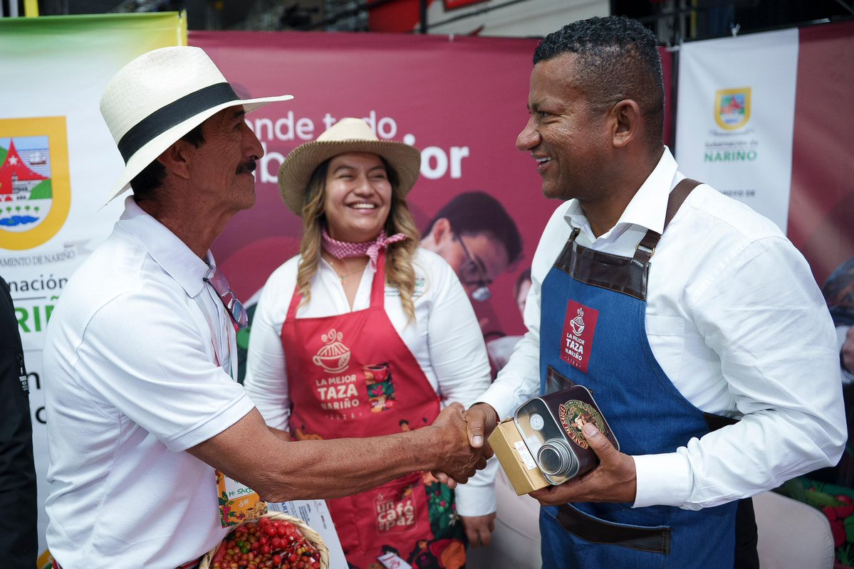 LuisAlfonsoEsc's tweet photo. Nariño abre sus puertas al mundo con #LaMejorTaza2026. ☕️

179 lotes, 150 productores, y 140 fincas se encuentran durante tres días para mostrar lo mejor del café especial de #Nariño. 

Compradores de distintos países llegaron para conocer, de primera mano, la calidad que nace en los 41 municipios cafeteros.

#UnCaféEnPaz  💛💚🌱

#NariñoSeSiente