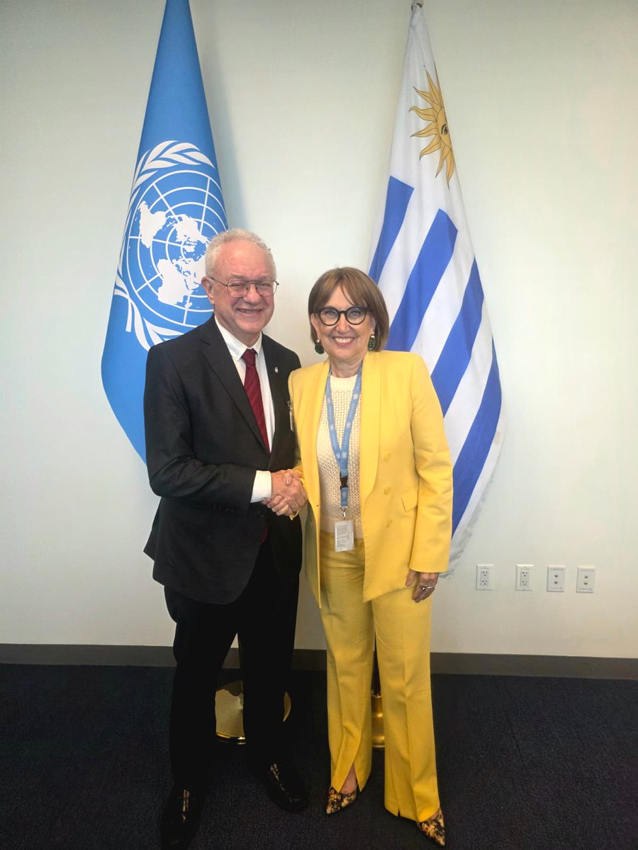 RGrynspan's tweet photo. Un intercambio muy enriquecedor durante #UNGA81 con el ministro de Relaciones Exteriores de Uruguay, Mario Lubetkin (@MinLubetkinUy), sobre el compromiso de América Latina con el multilateralismo y su contribución a la cooperación internacional en los tres pilares de las Naciones Unidas. También aproveché la oportunidad para felicitar a Uruguay por su Presidencia pro tempore de la CELAC y conversar sobre su papel frente a desafíos urgentes como el crimen organizado transnacional. #newUN
@CancilleriaUy