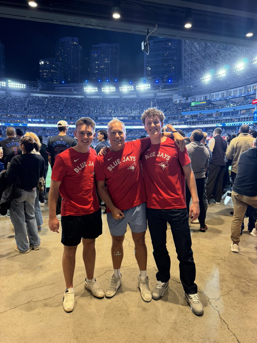 Humilisinvest's tweet photo. Great to be in Toronto at the Blue Jays game last night! https://t.co/QQBdtIqaHd