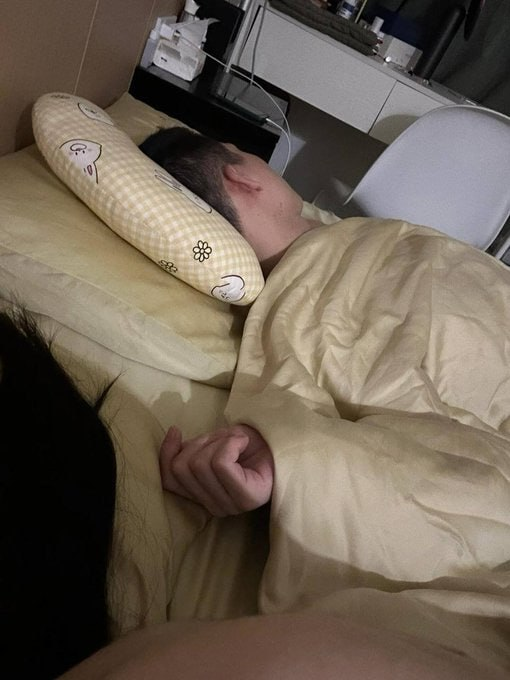 jaymatheelala's tweet photo. 好不容易盼着放假老公回到身边，之前在电话里说的自己多厉害，还不到十分钟就结束然后洗澡睡觉去了，害我一个人在这边失眠。男人的嘴骗人的鬼啊。 https://t.co/PteKhVt3Vj