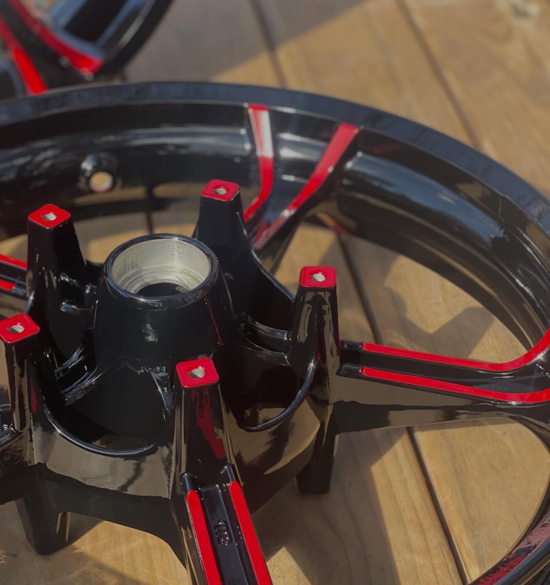 DavisBoken's tweet photo. Harley-Davidson OEM wheels 
Powder-coated in OEM Black and Super Mirror Red https://t.co/7Z459QkL8m