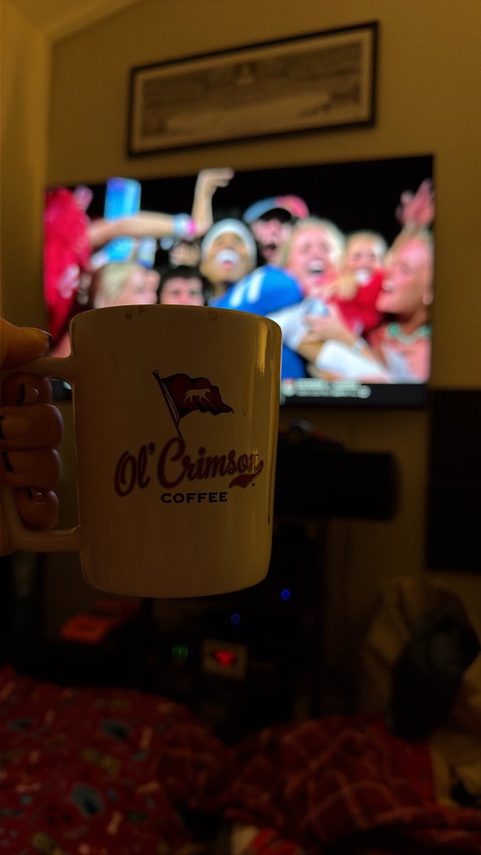 KiraBottles's tweet photo. @itsme_LT @olcrimson @olcrimsoncoffee So much @olcrimsoncoffee. I’m still campaigning for an espresso blend called “Flag Wavers Blend” https://t.co/bXw0h4w0Te