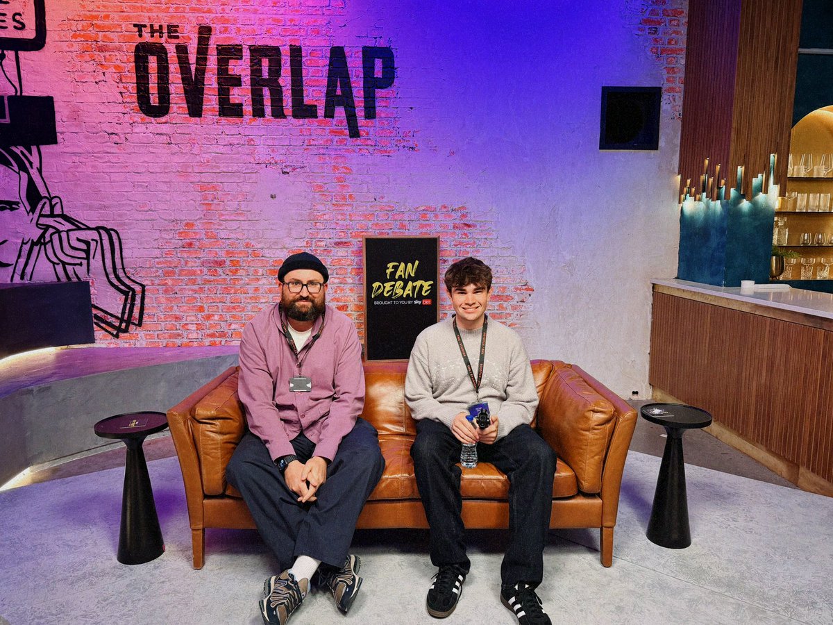 Simonfogal's tweet photo. Last night I had a look around @thg_studios and obviously had a tour including @WeAreTheOverlap set 😍

Just as the #mancity story was breaking too. https://t.co/VBcXuB813m