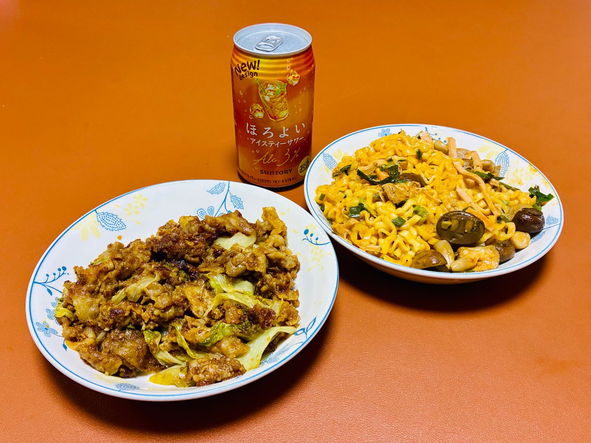cocosarla's tweet photo. つくった！
きのこ辛麺と沙嗲醬炒め🐖大変おいしいし炭酸飲めるようになった🫧 https://t.co/LIaqaziYXW