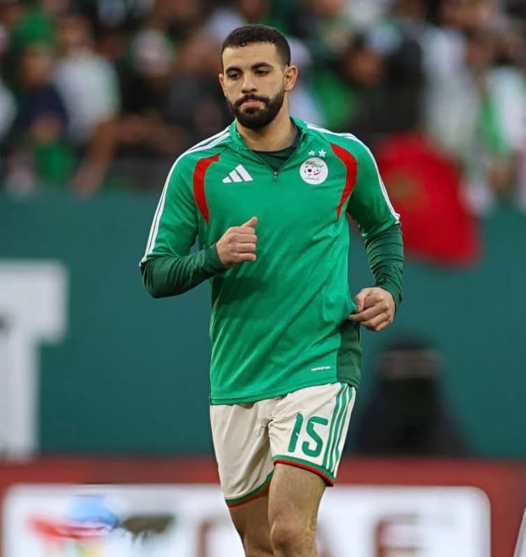 Saaymoow's tweet photo. Un joueur qui traverse une période difficile et ce tdc de Hamdani decide de l'humilier 2fois alors qu'il connait très bien sa situation 

Ceux qui n'ont jamais joué au foot vous ne comprenez jamais cette sensation d'échauffer puis retourner vers le banc et surtout pour son cas ! https://t.co/RpqdgsJamq