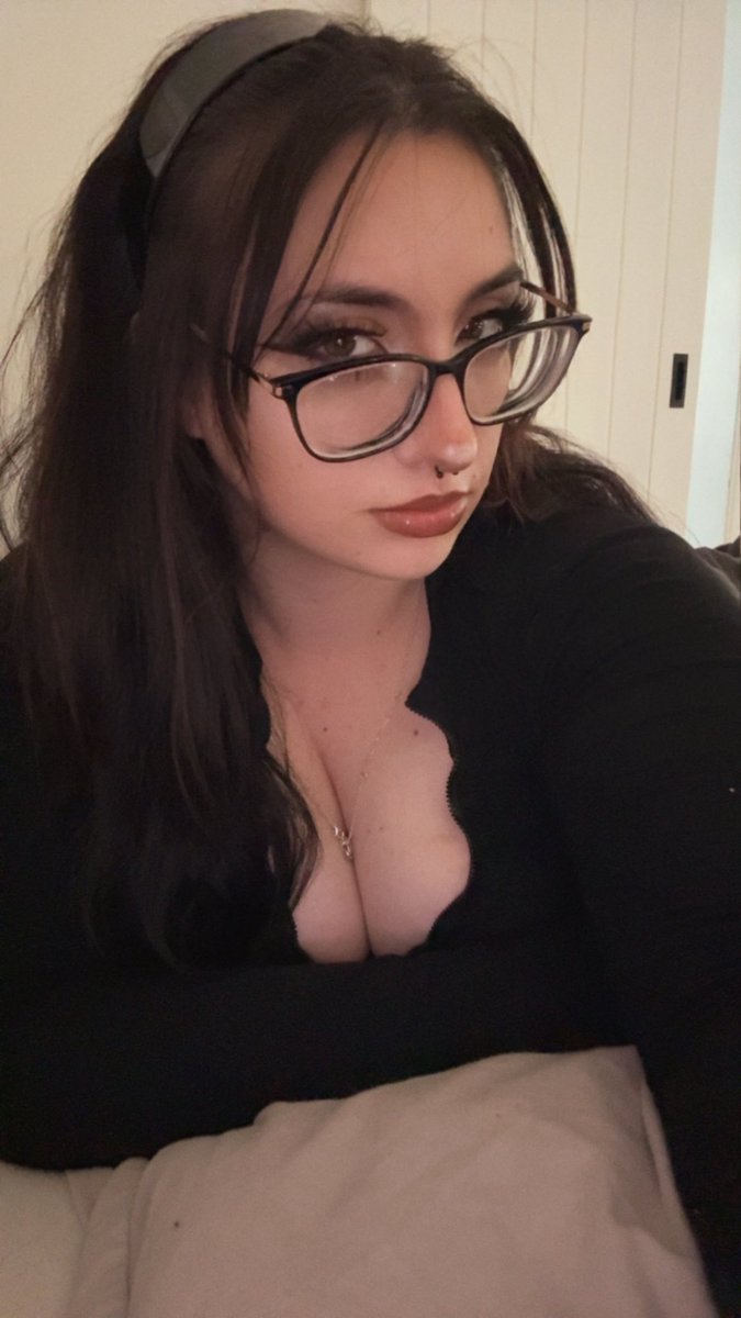 Franendrina's tweet photo. Evil woman final boss https://t.co/NgCsCRD3vW