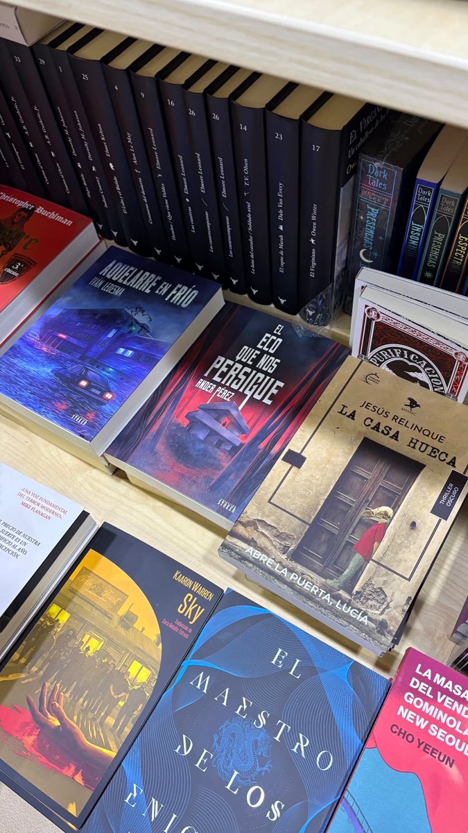 Nemowave's tweet photo. Muy bien acompañado. Gracias a @PedjaPixeblog por la foto!
Librería Margen, Valladolid😍📚 https://t.co/jSOqvbSU7Q