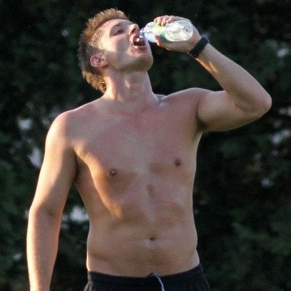forcemasc's tweet photo. dean tummy so yummy 🤤🍽️ https://t.co/UlsMZiqB5V