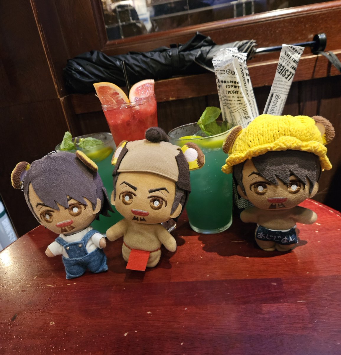 meechan178's tweet photo. HUBがHERO'Sバーになってて嬉しい～✨

お隣の市民の方、神引きしてて撮らせてもらった✨
ありがとうございました。

HUBが市民だらけ♥️

#今日のタイバニ
#今日のきょむちゃん https://t.co/vj3FenhMaH