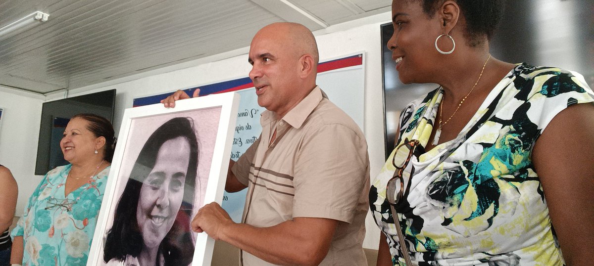 FMC_Cuba's tweet photo. 🇨🇺Hasta la sede Nacional de los #CDR lego el Secretariado Nacional de la #FMC, encabezado por su Secretaria Gral @TeresaBoue con el agazajo por su aniv. 66. Dos organizaciones hermanas que consolidan la unidad del barrio.
#MujeresEnRevolución https://t.co/LQXz85KmPD